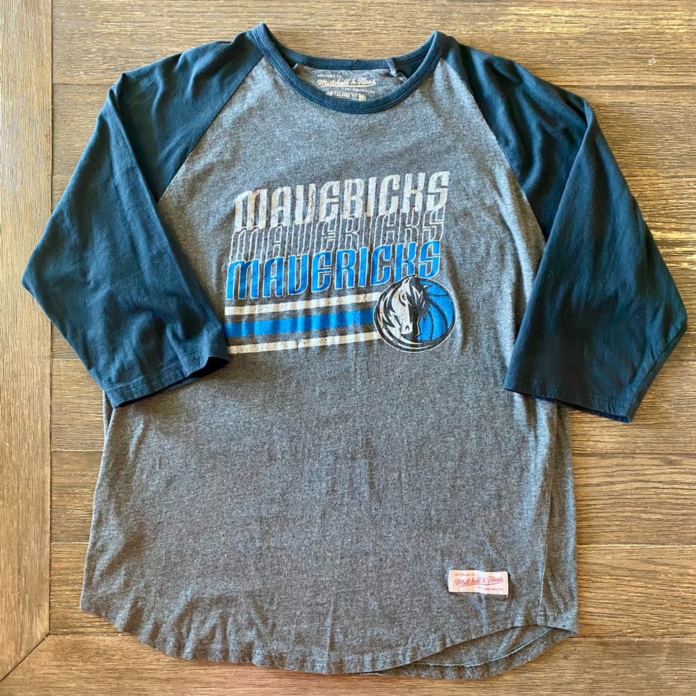 Dallas Mavericks Shirt Men’s XXL TAILORED FIT Blue Gray Raglan NBA Mitchell Ness